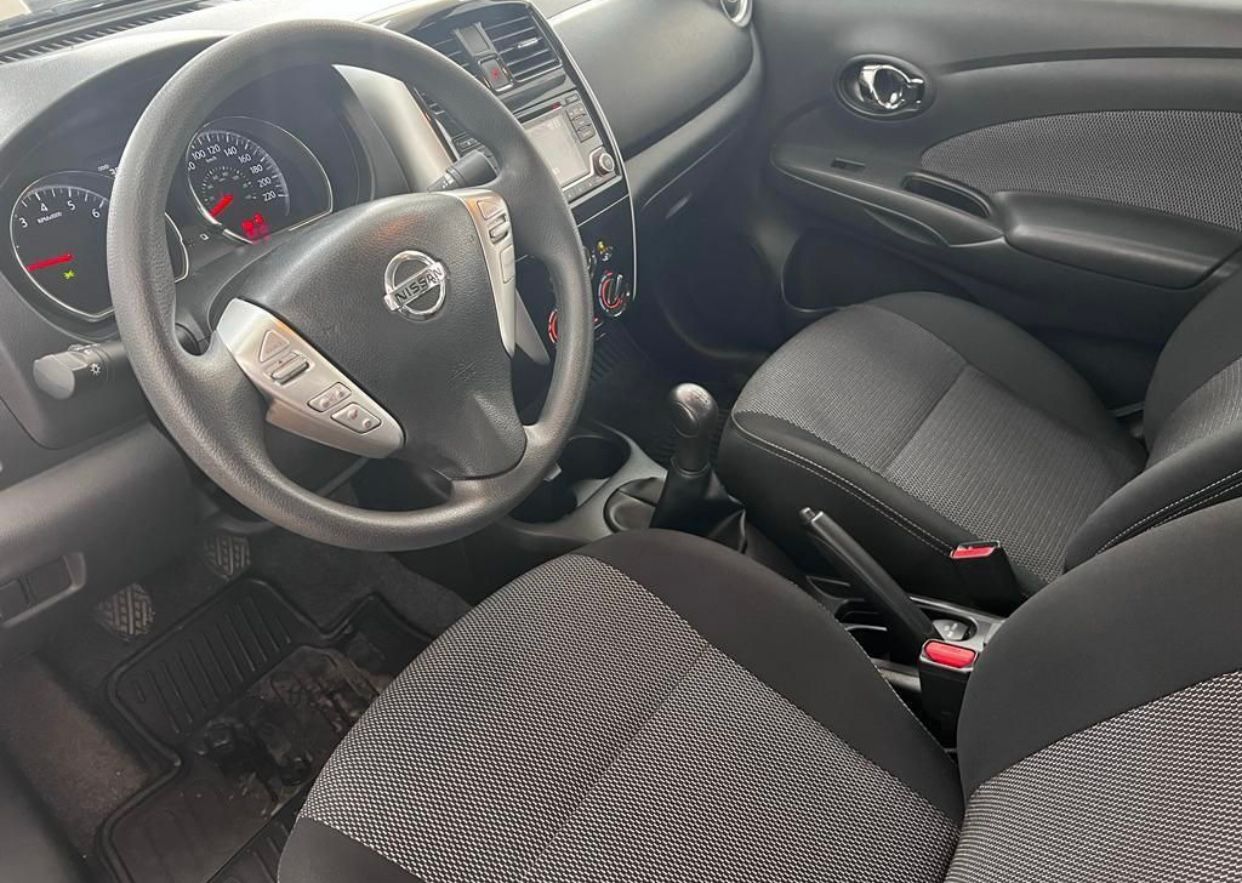 Nissan Versa Advance Mt