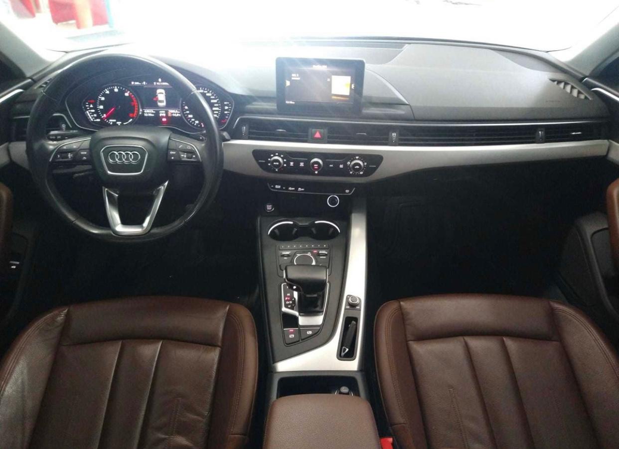 Audi A4 Select